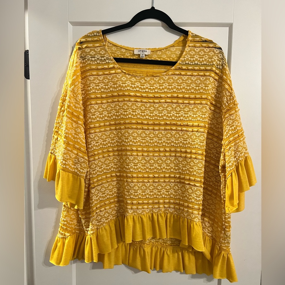 Umgee Yellow bell sleeve boutique blouse!